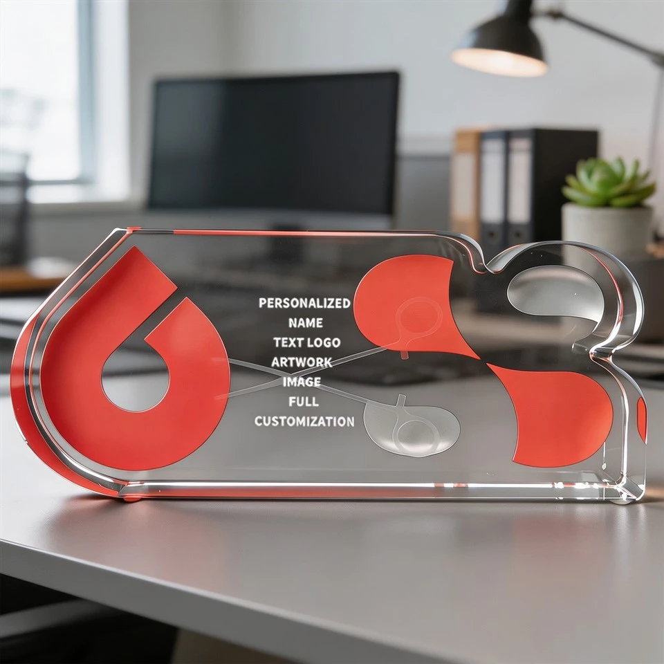 Placca in cristallo ritagliata con cifre personalizzate